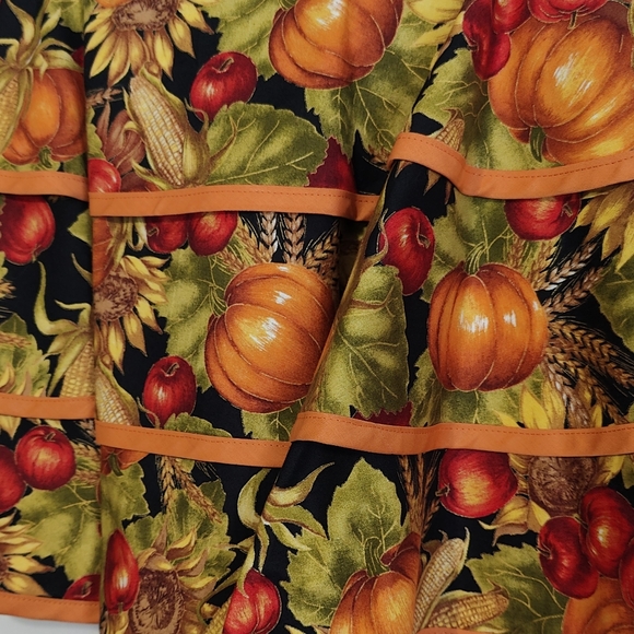 Hand Stitched Half Apron - Vintage by Candy's Aprons - Picture 2 of 5